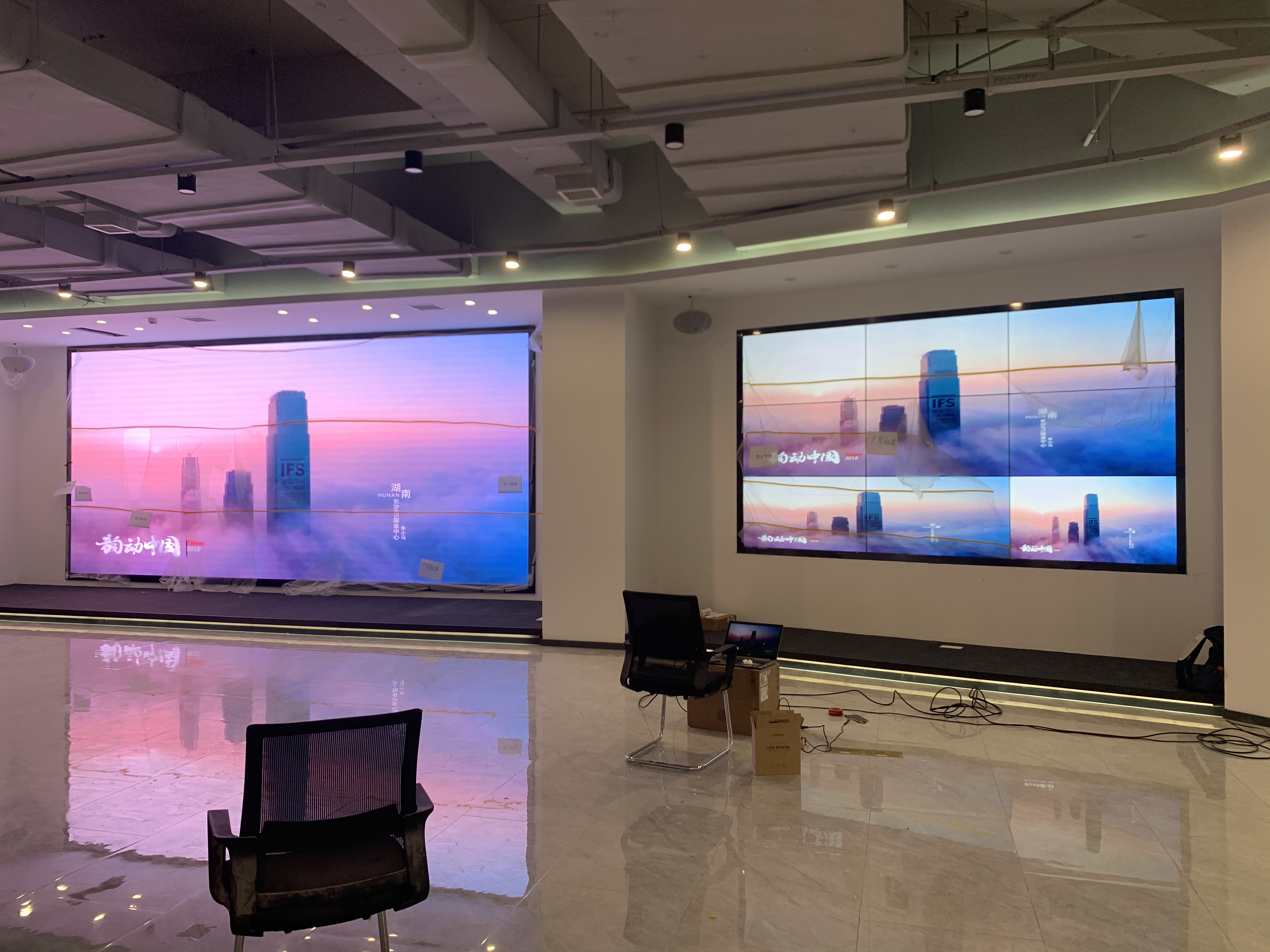 戶外屏的電源系統(tǒng)需要具備哪些防護(hù)措施，才能防止雷擊和漏電風(fēng)險(xiǎn)？