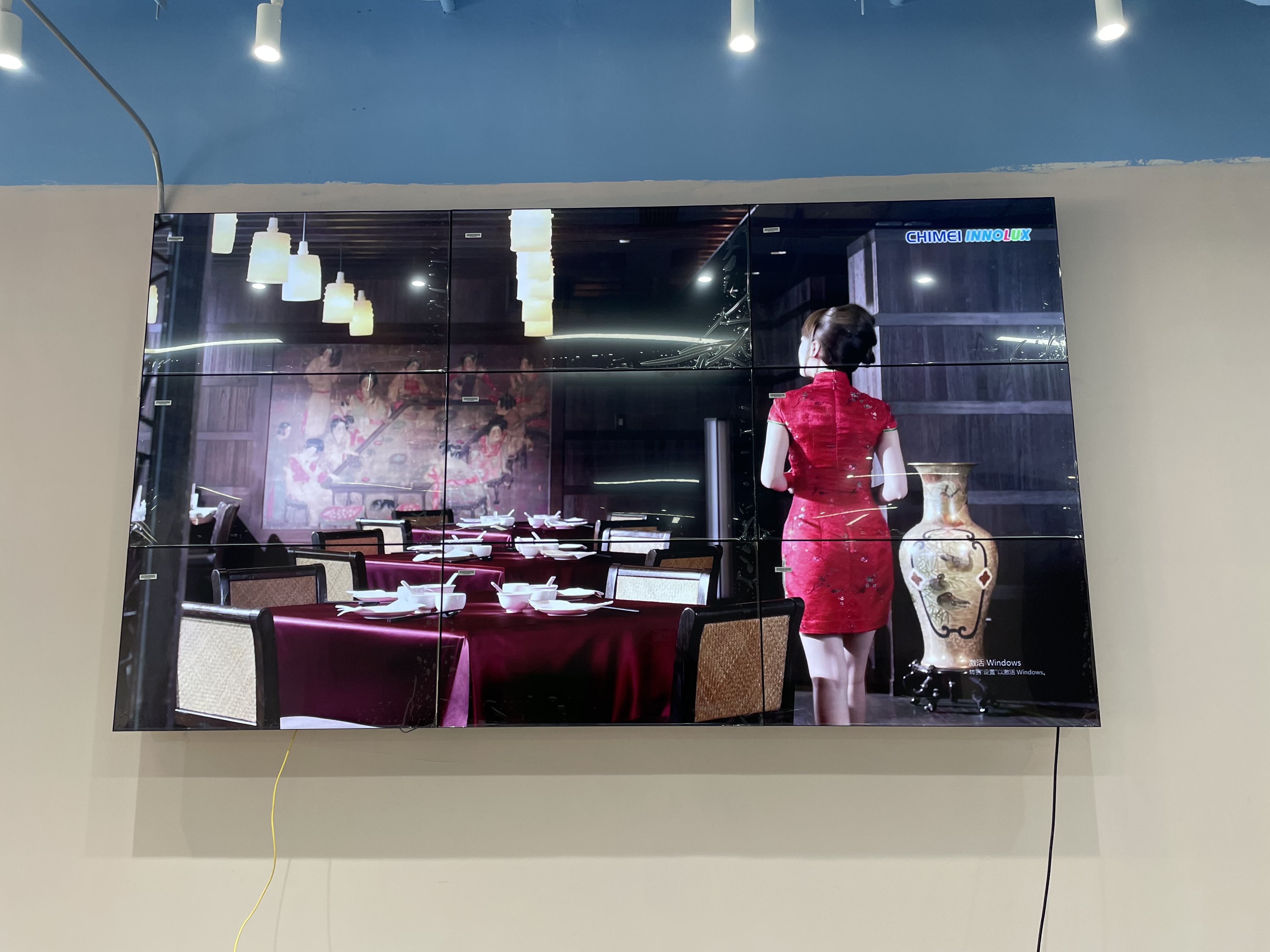 46寸3.5mm液晶拼接屏-前維護(hù)支架-廈門國際金融中心下沉式商業(yè)廣場(chǎng)